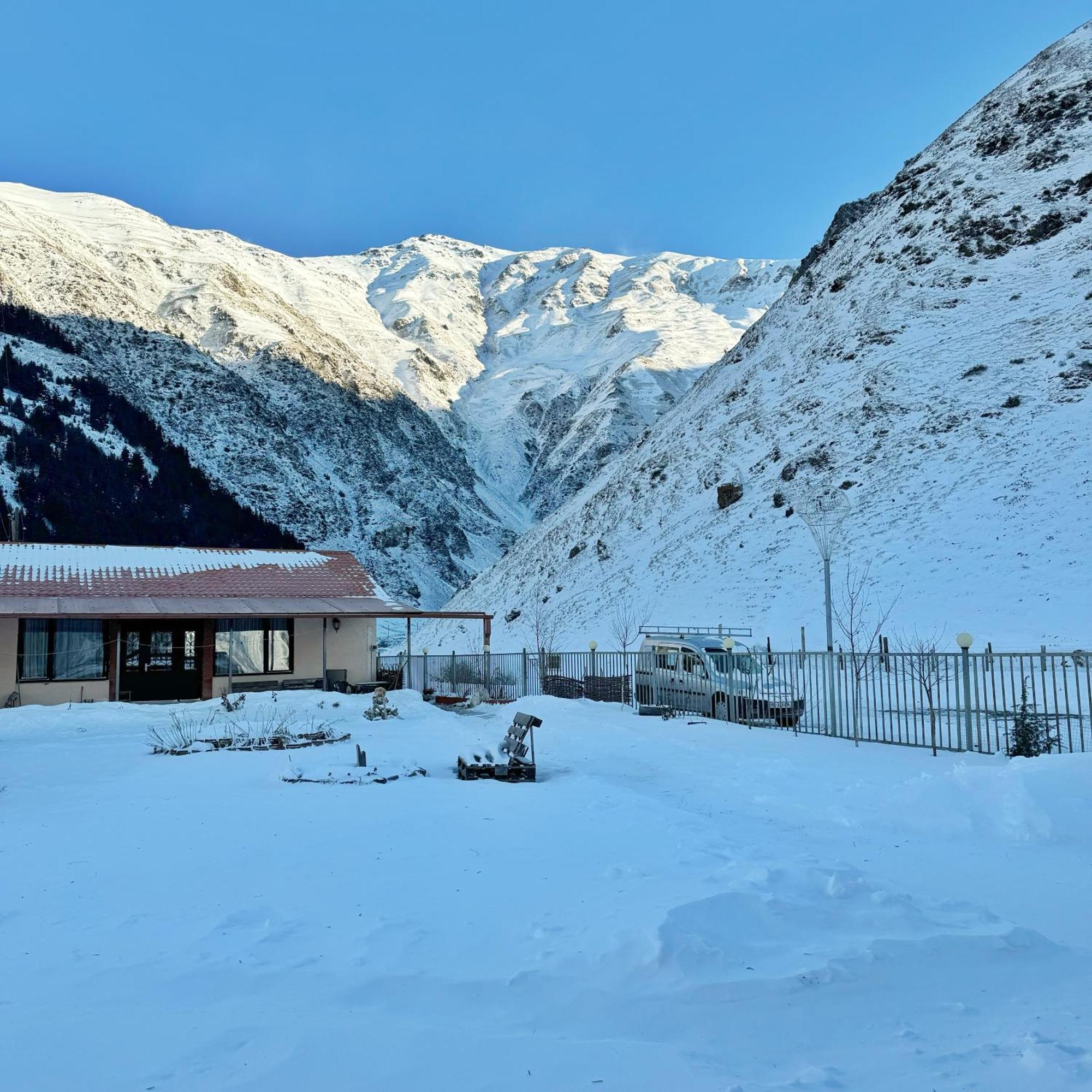 Villa Januka Garden At Sno Kazbegi Exterior foto